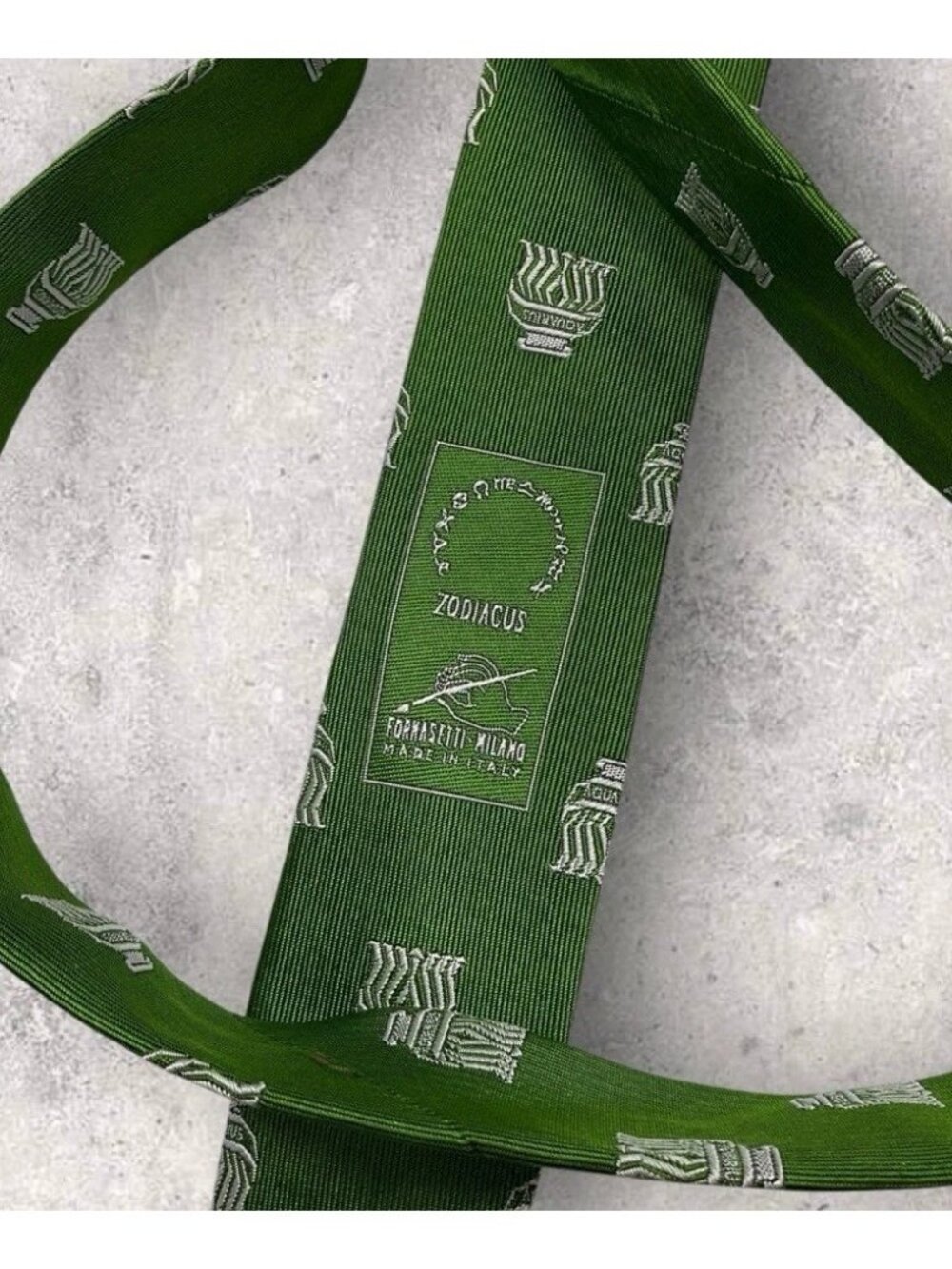 FORNASETTI RARE Silk Tie ITALY Green Silver Art ZODIACUS AQUARIUS W:3.8" EUC - Picture 4 of 6